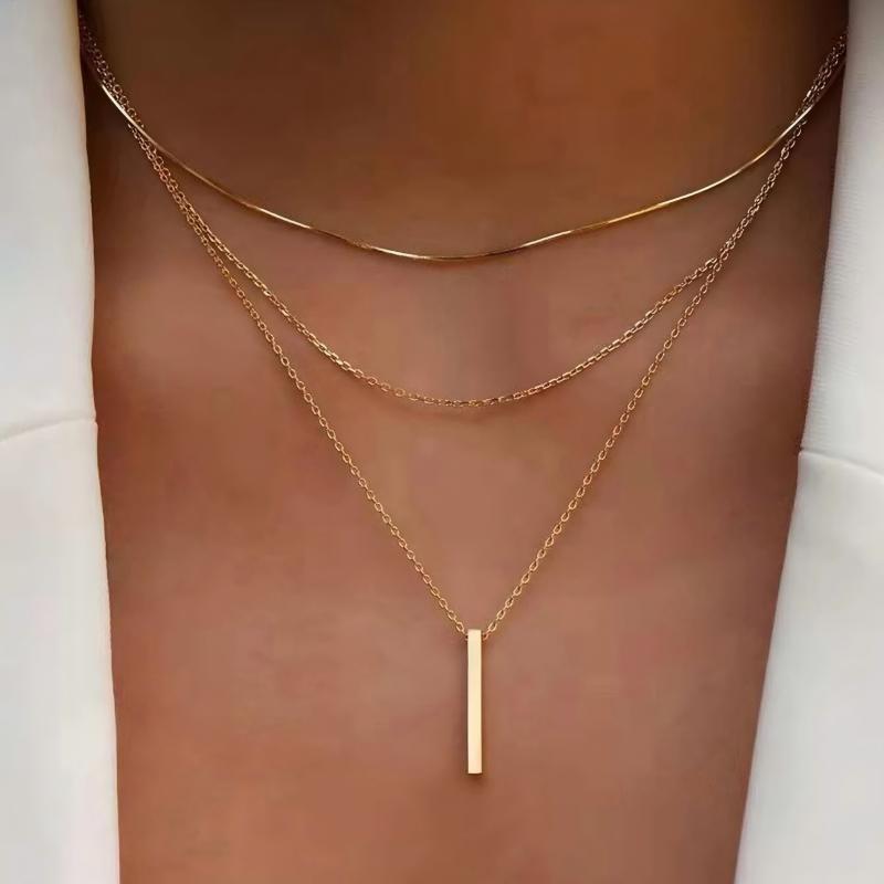 Elegante collar de varias vueltas con un delicado colgante